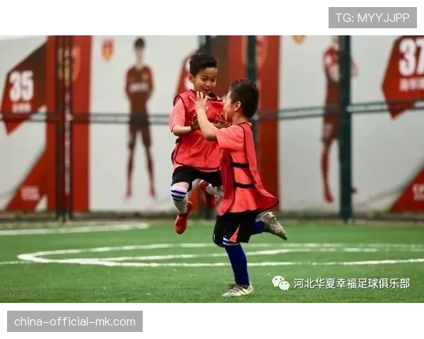 “足球之夜”活动在里尔启动，旨在为社区青少年提供免费训练课程